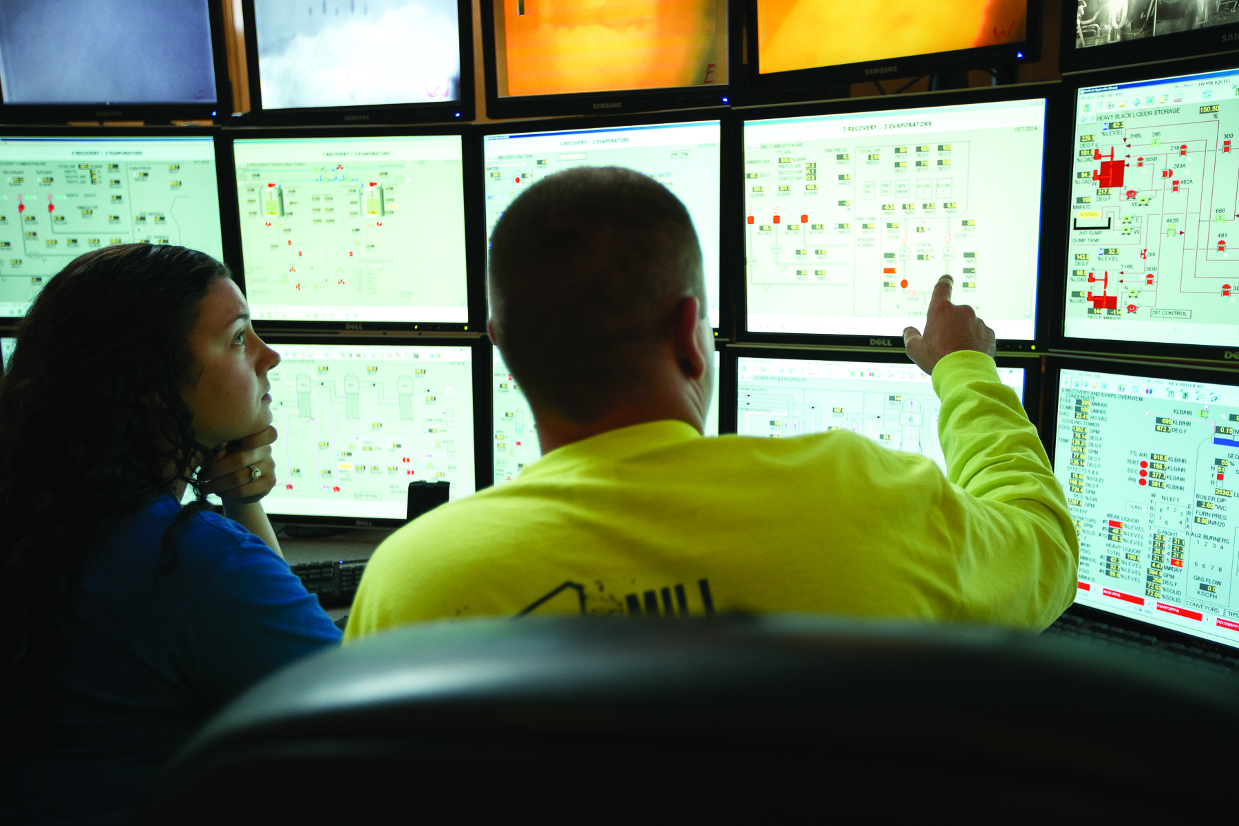 Domtar leaders encourage young professionals to look for manufacturing jobs in our industry