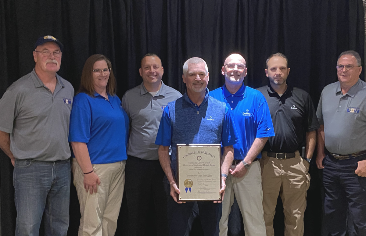 Our Hawesville and Dryden mills earned awards thanks to their robust safety system. Pictured: Hawesville team with award. More on newsroom.domtar.com.