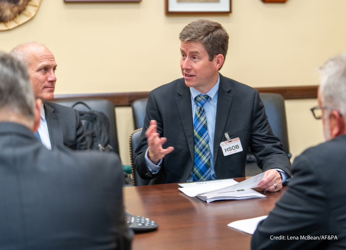 Domtar’s Executive Vice President and Chief Operating Officer Steve Henry joined other forest product industry executives in Washington, D.C. recently for advocacy day events focused on sustainable manufacturing priorities.