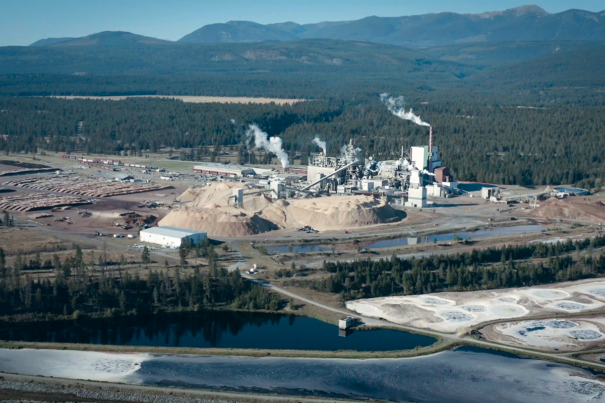 Image: Domtar's Skookumchuck pulp mill as seen from a drone. Learn how Skookumchuck curbed its carbon emissions with a boiler project at sustainability dot domtar dot com.