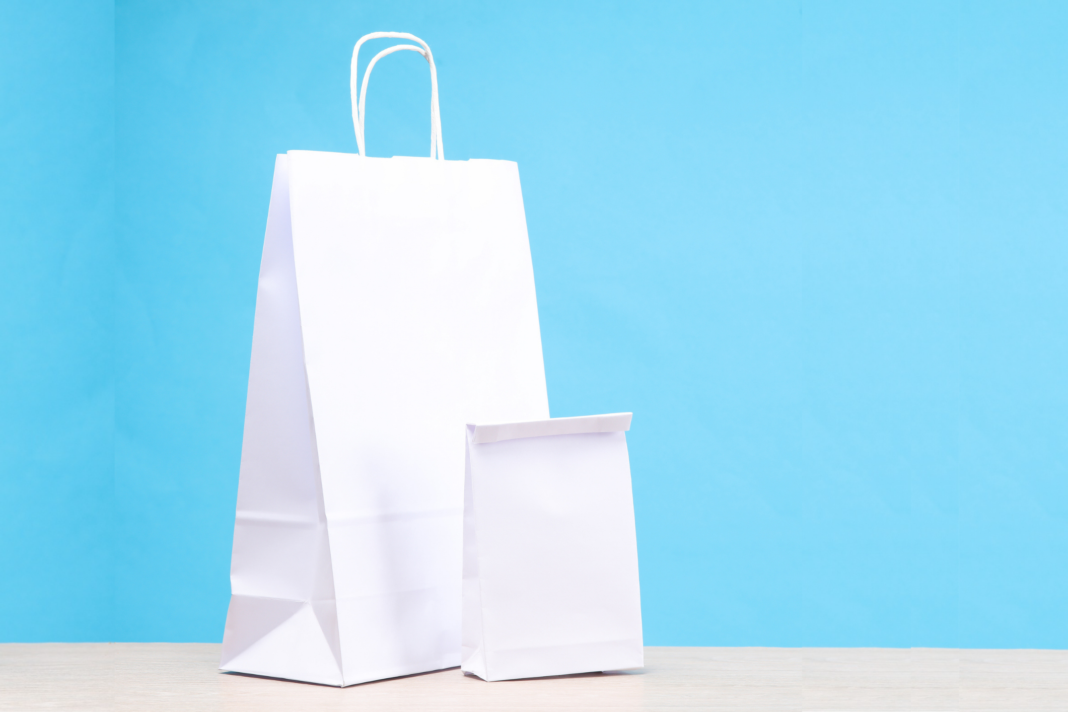 Shopping bag and grocery pack mockup on blue background