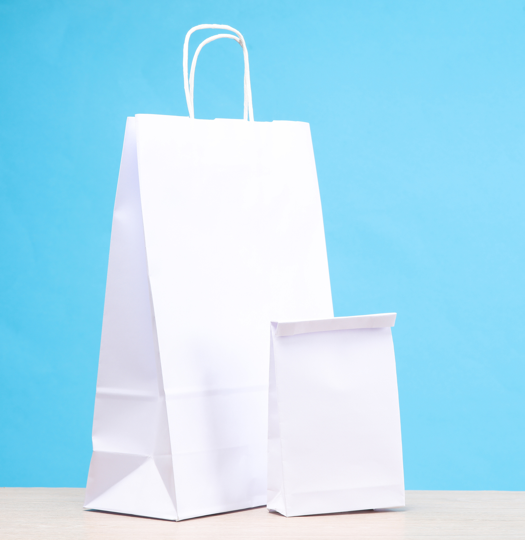 Shopping bag and grocery pack mockup on blue background